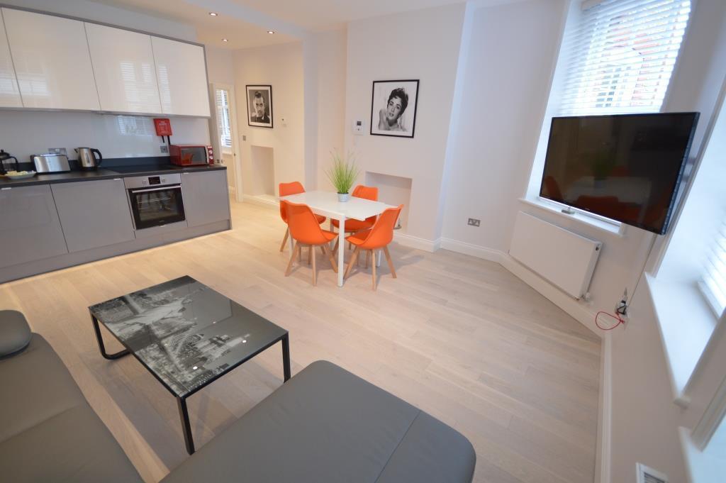 St Anne'S Court By Indigo Flats Apartment London Bagian luar foto