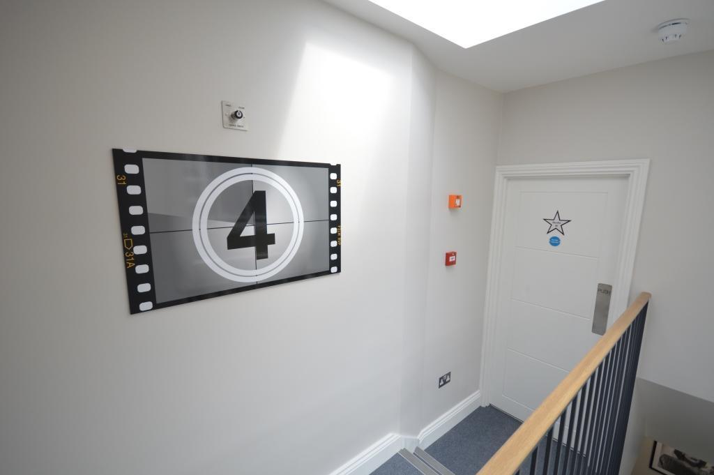 St Anne'S Court By Indigo Flats Apartment London Bagian luar foto